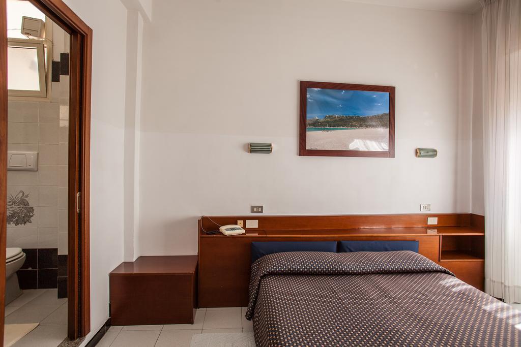 קליארי Hotel La Terrazza חדר תמונה