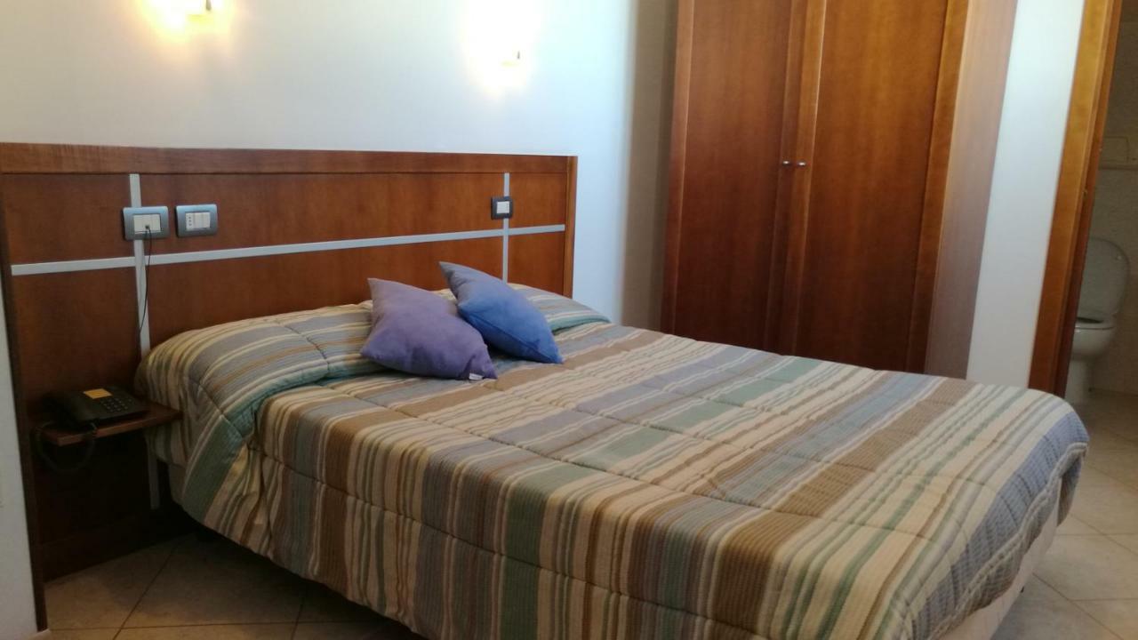 קליארי Hotel La Terrazza מראה חיצוני תמונה