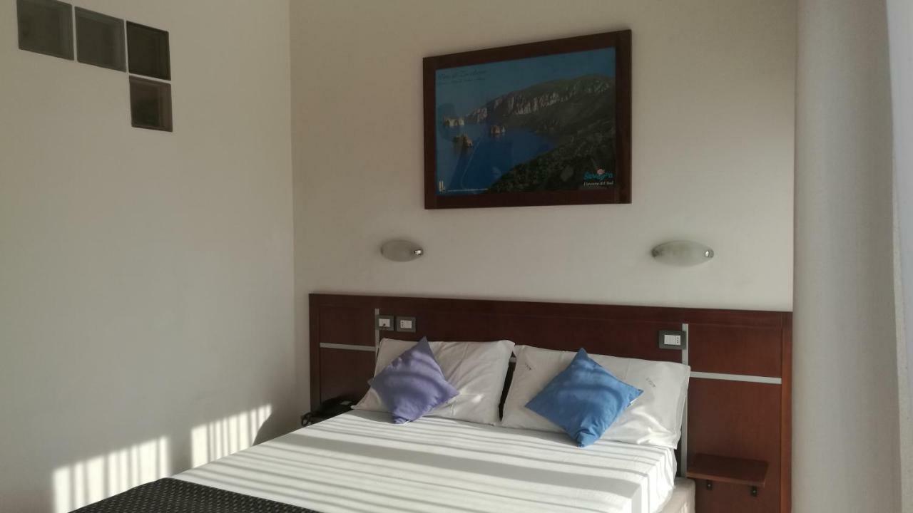 קליארי Hotel La Terrazza מראה חיצוני תמונה