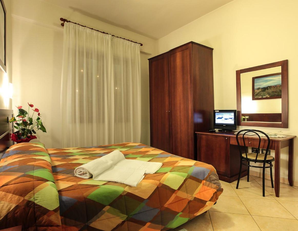 קליארי Hotel La Terrazza חדר תמונה