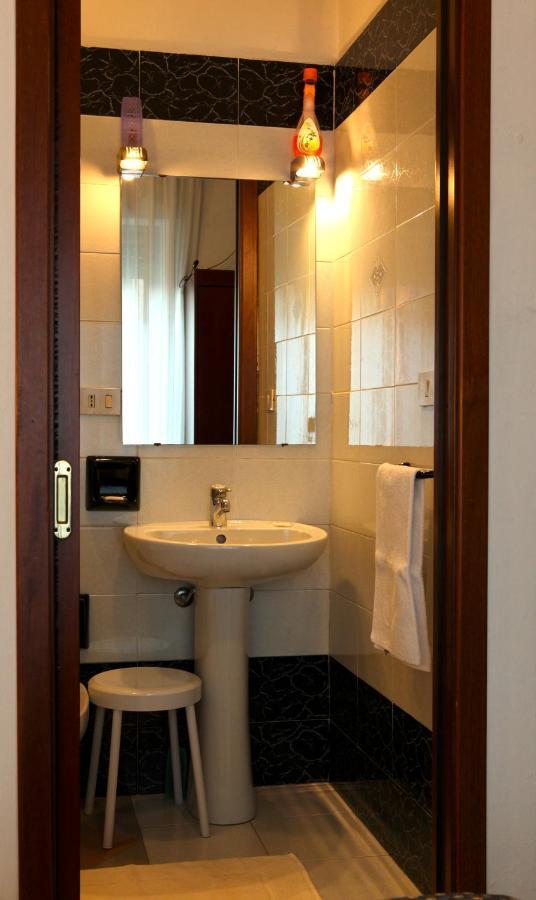 קליארי Hotel La Terrazza חדר תמונה